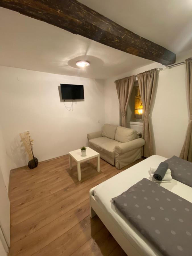 Rooms And Apartments Nokturno Загреб Екстериор снимка