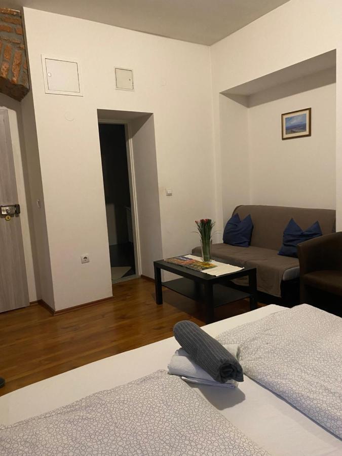 Rooms And Apartments Nokturno Загреб Екстериор снимка