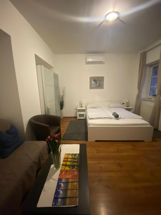 Rooms And Apartments Nokturno Загреб Екстериор снимка
